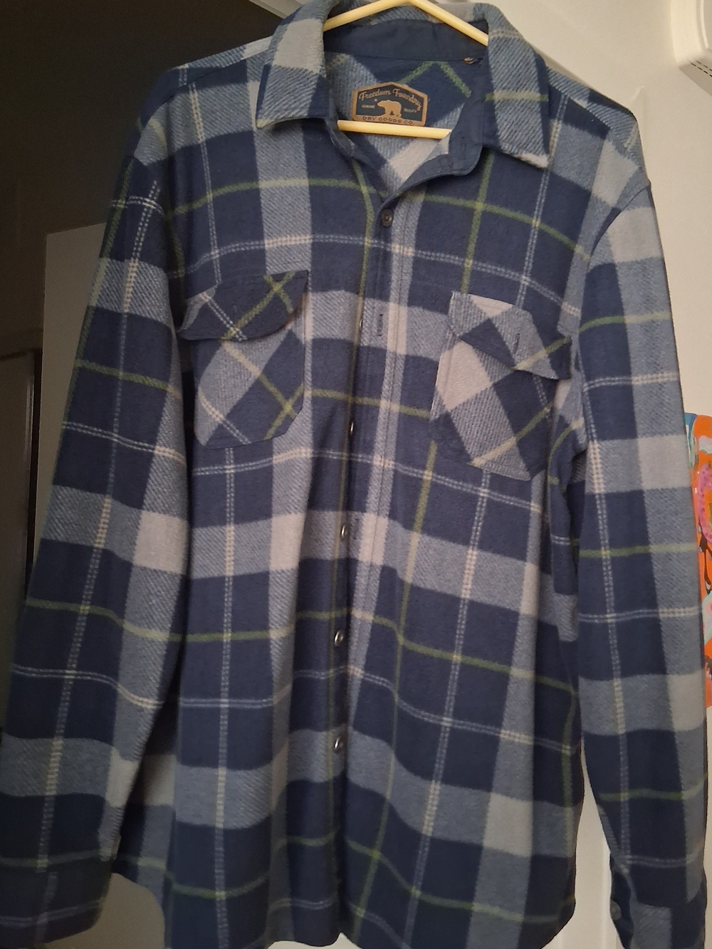Men's Blue Plaid Button-Up Shirt/flannel